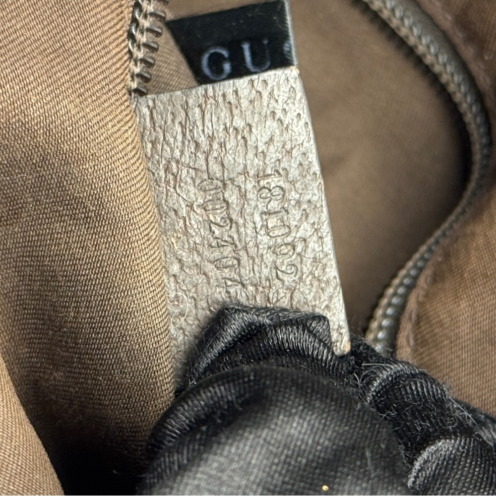 Gucci Beige Monogram Bag with Red and Green Strap - Picture 12 of 16